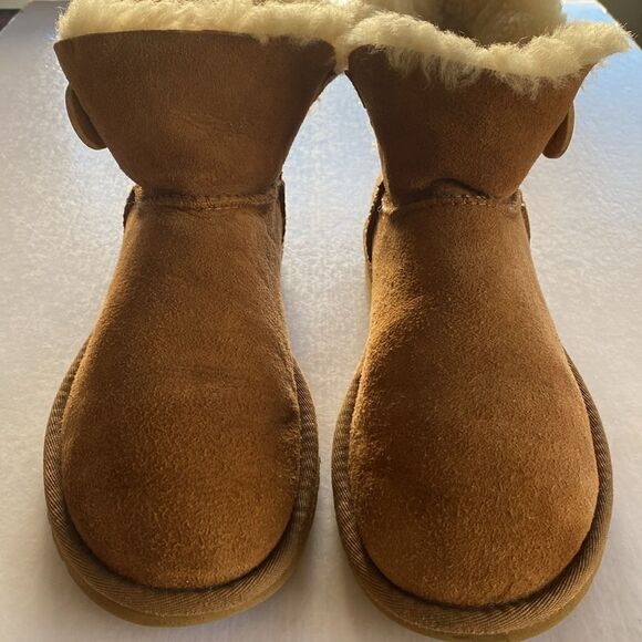 UGG Genuine Sheepskin Upper and Lining Boots Size 6 - Picture 2 of 10